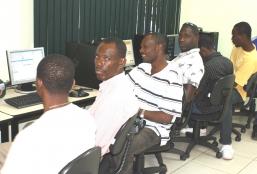 Imagem da notícia - Cetam qualifica haitianos em Manaus