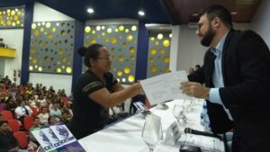 Imagem da notícia - Cetam entrega 841 certificados de qualificação profissional em Coari