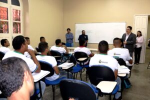 Imagem da notícia - Ex-limpadores de para-brisas iniciam curso de qualificação oferecido pelo Governo