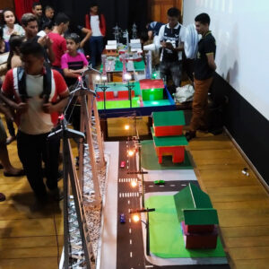 Imagem da notícia - Alunos do Cetam/Envira envolvem comunidade e alunos da rede pública durante apresentação sobre sistemas de energia renovável