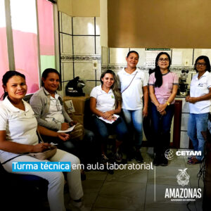 Imagem da notícia - Turma técnica em aula laboratorial