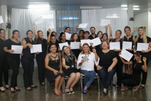 Imagem da notícia - Futuros recepcionistas concluem curso e recebem certificado do Cetam