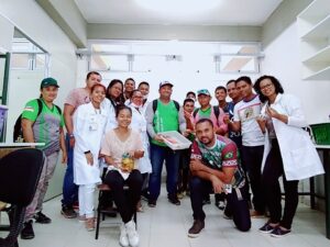 Imagem da notícia - Alunos do curso Técnico em Agropecuária do Cetam/Benjamin Constant realizam aula prática em laboratório