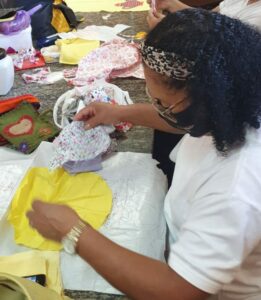 Imagem da notícia - Alunas do curso Patch Apliquê mostram o que aprenderam no Cetam/Ceci Aparecida