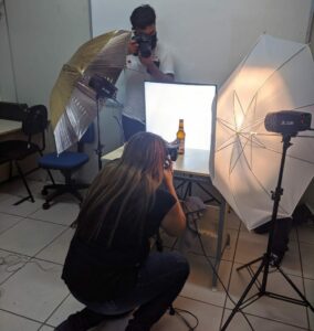 Imagem da notícia - Turma de Fotografia testa espaços e luzes para capturar a melhor imagem