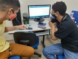 Imagem da notícia - Alunos do Cetam/Careiro Castanho desenvolvem pequenos projetos com Arduíno