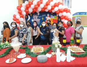 Imagem da notícia - Alunas concluem curso e expõem bolsas produzidas