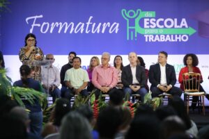 Imagem da notícia - Governo do Amazonas diploma mais de 500 alunos em programas de formação técnica e profissional